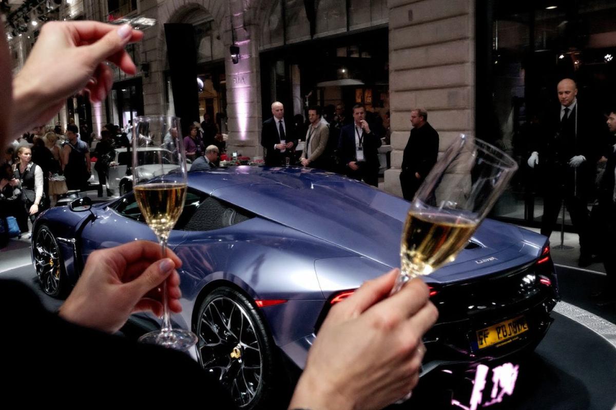 Vous ne devinerez jamais quelles célébrités ont fait sensation à Lyon (photos choc)